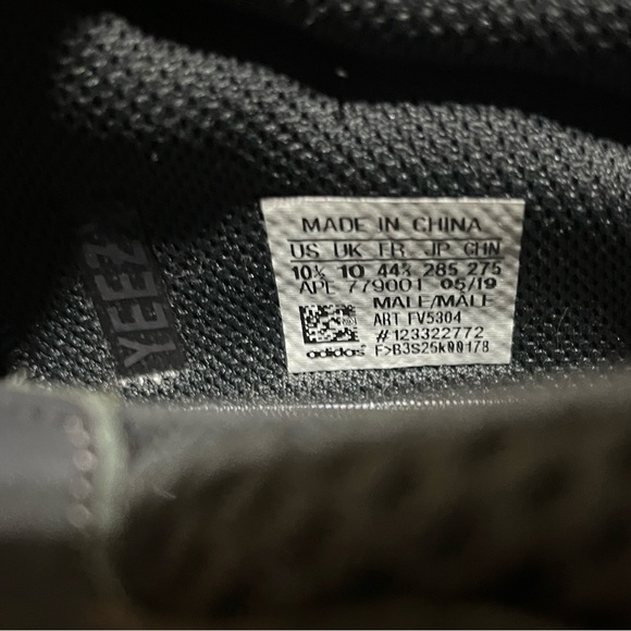 Adidas X Yeezy 700 Utility Black 10.5 - Picture 7 of 9